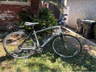 Specialized road bike in great shape 21’frame size has new tires