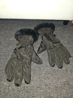 Black Winter Gloves with Fur Trim