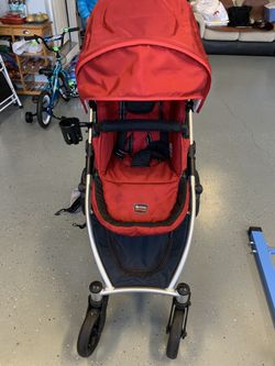 Brutal B Ready Stroller with Bassinet, Mosquito Net and winter cozy toes in great Condition
