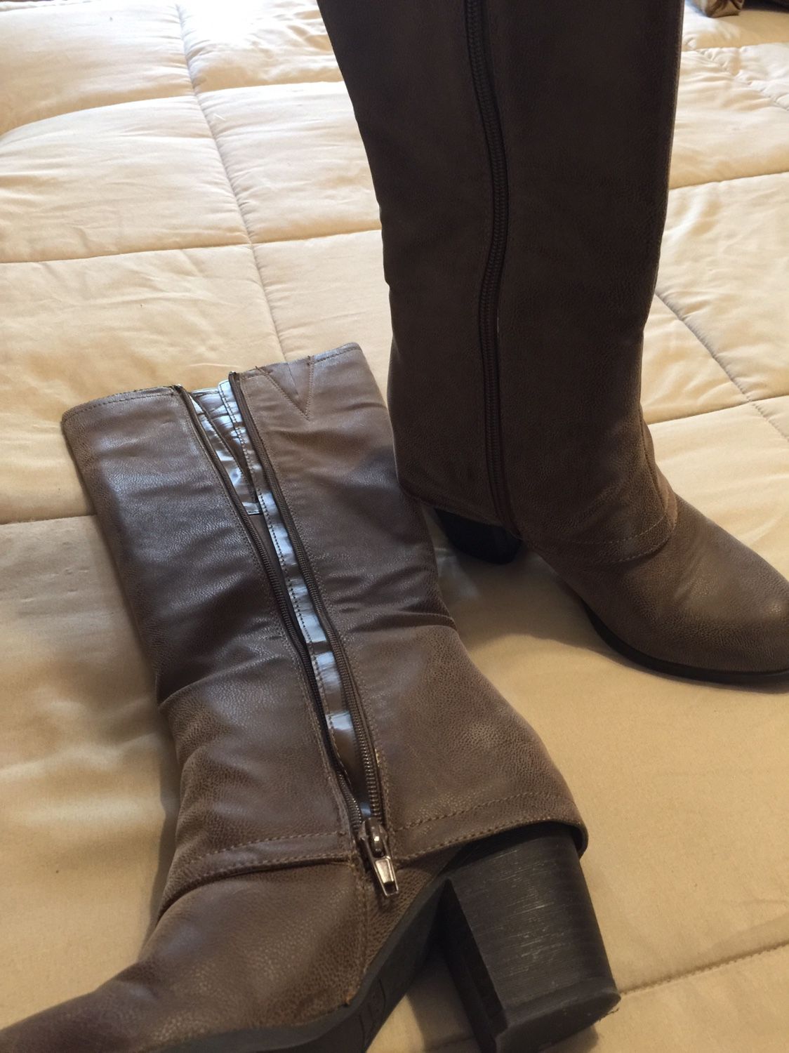 Fergalicious By Fergie Boots Size 6 for Sale in Scottsdale AZ OfferUp