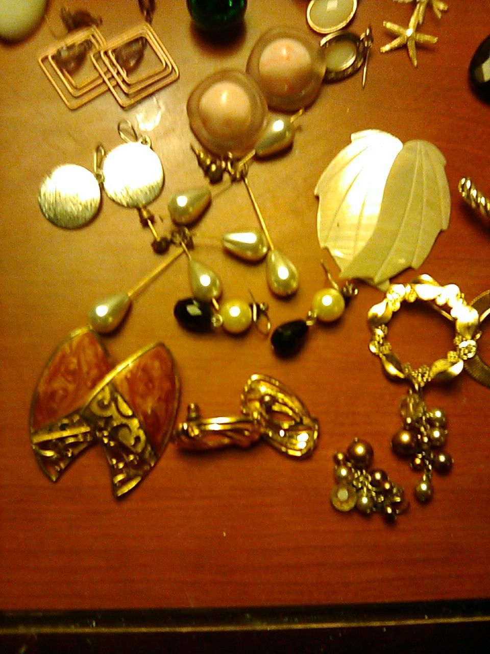 19 pairs earrings 2 pendants 3 pins
