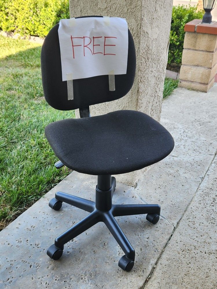 Free Swivel Office Chair