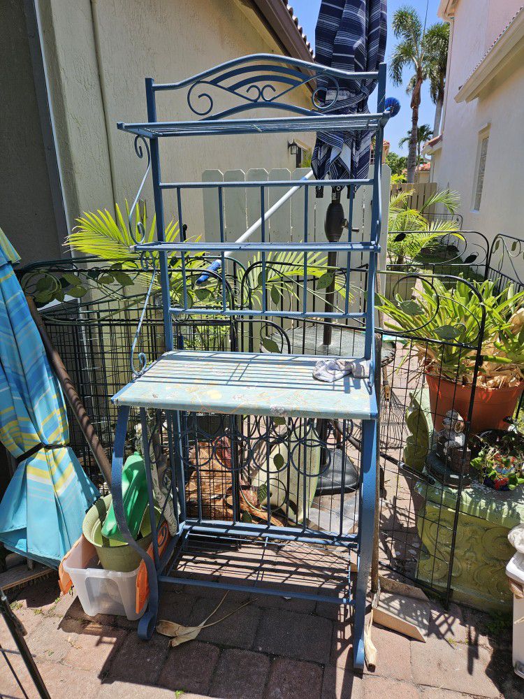 Iron Bakers rack  90 Obo Repainting My Patio Changing Decor 62 H 27 W 16 D  Ask 75 Obo