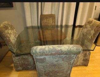 Dining room table set: 4 uphololstered chair sets