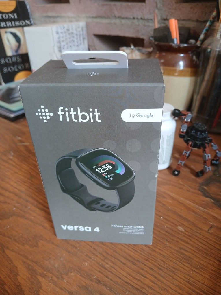 Fitbit Versa 4 Unopened
