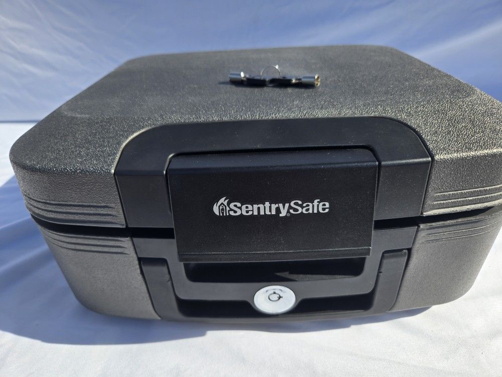 Sentry Safe Box With 2 Keys