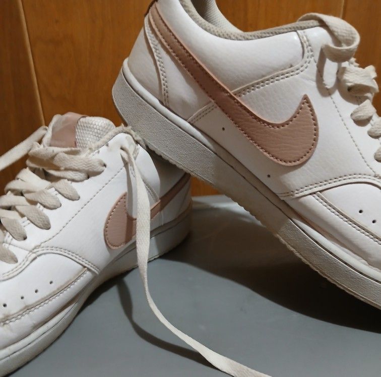 Women's NIKE ACOURTSIDE