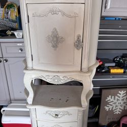 Free Queen Size Bed Frame And End Tables