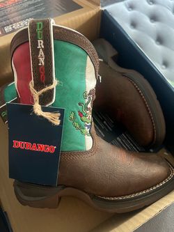 Kids  boots size 11 m.
