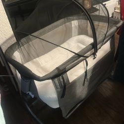 Baby Delight Bassinet Barely Used