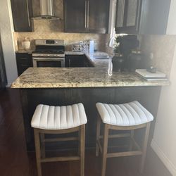 2 Bar Stools 