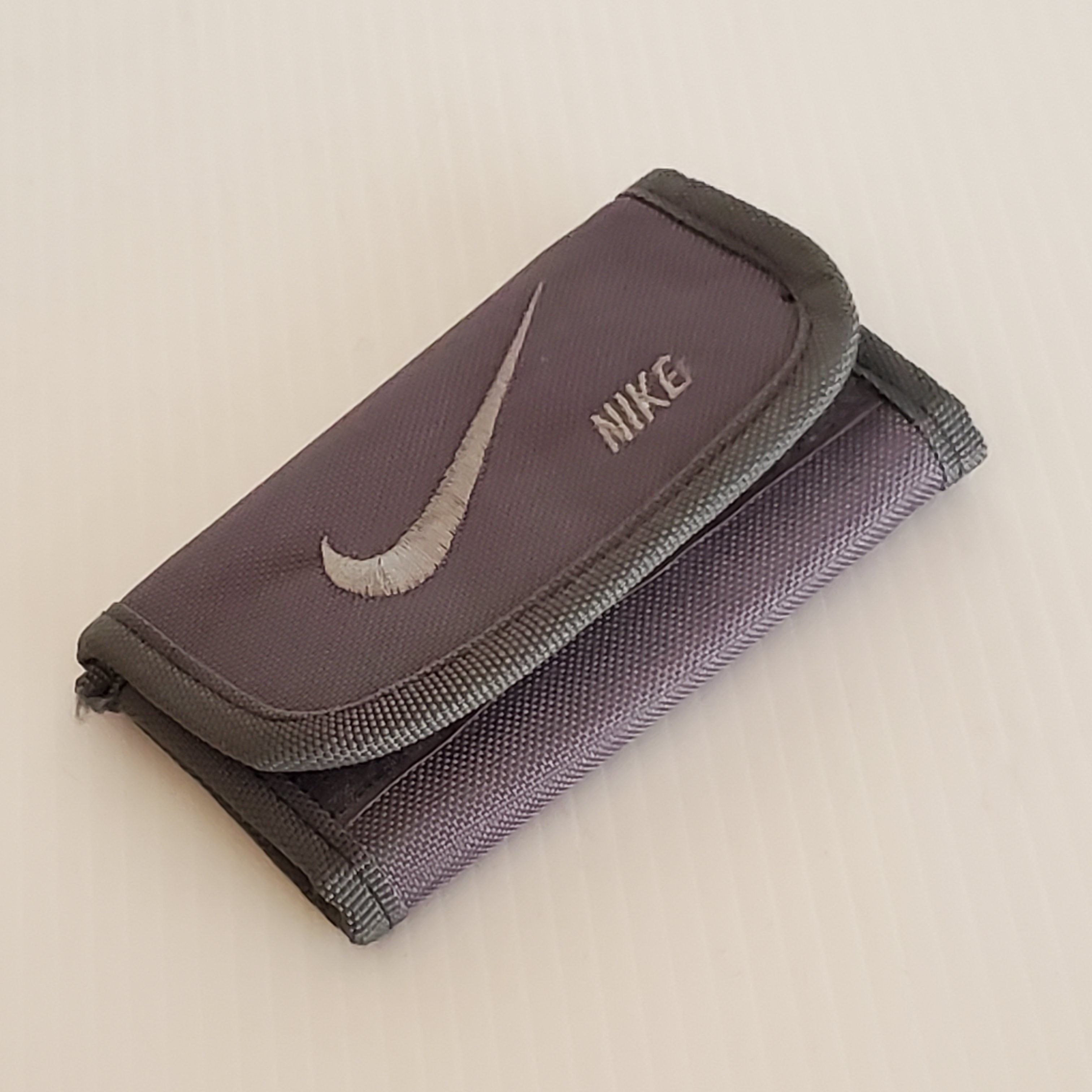 Nike canvas trifold velcro wallet. Pre-owned, very good shape. Size 5x3.125".