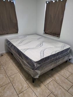 NEW QUEEN-SIZE MATTRESS AND BOX SPRING - 2PC