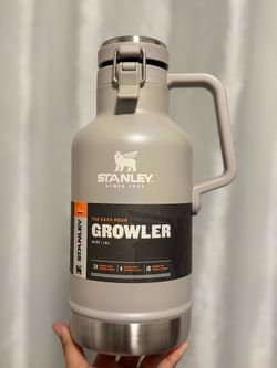 NEW - Stanley Growler - 64oz - Ash (Gray)