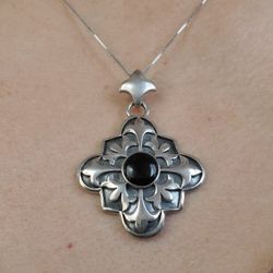  Sterling Silver Fleur De Lis Crest Pendant
