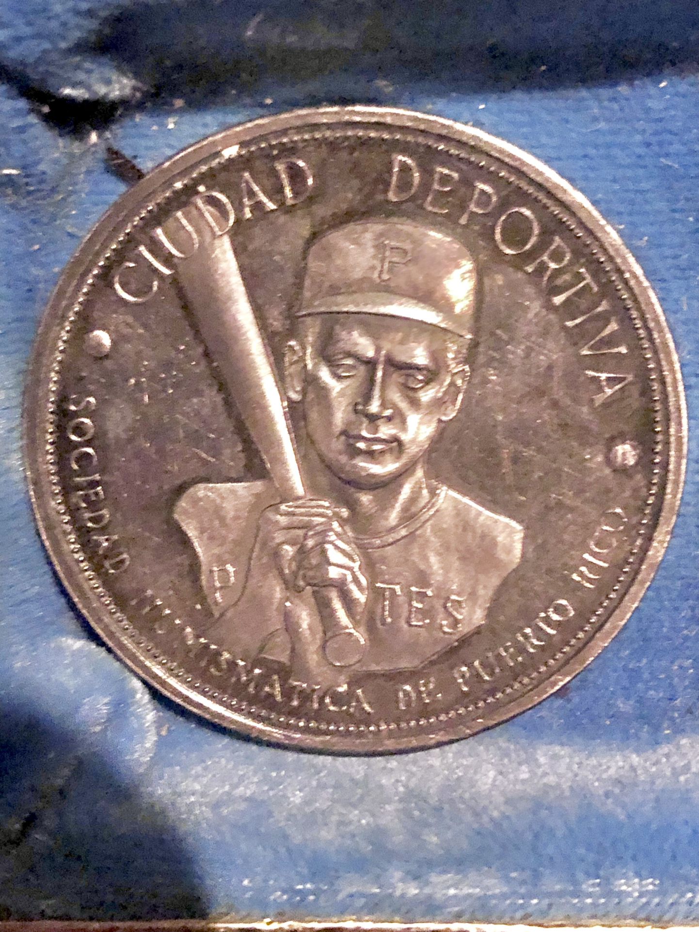 Roberto Clemente Silver Proof Medallion