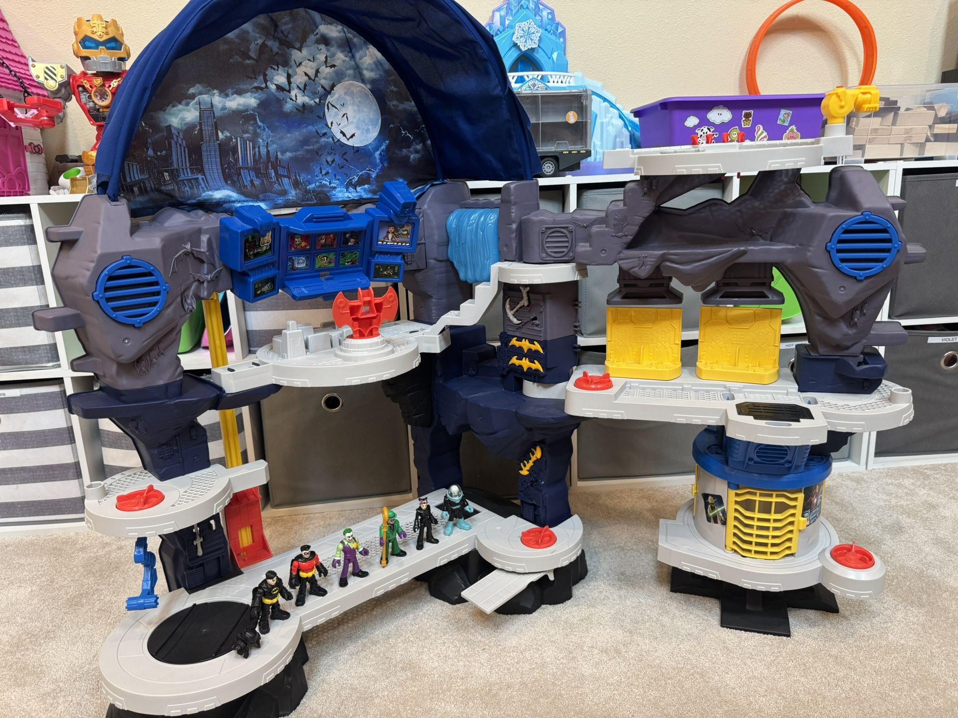 Imaginext Super Surround Batman Batcave