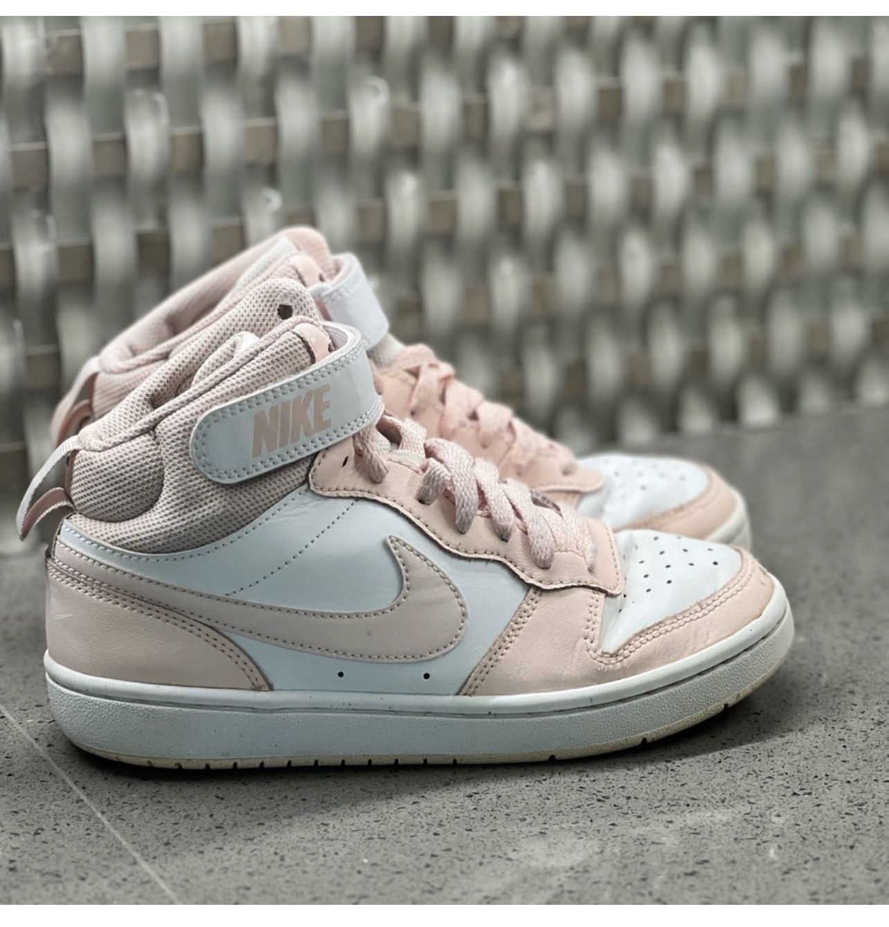 Nike court Borough Mid 2 Kids  High-Top Sneakers size 4Y