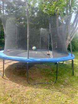 15' Propel Trampoline. Very Good Condition.