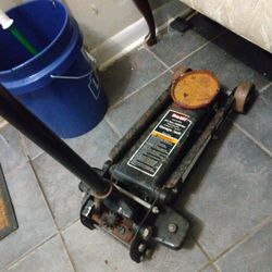 2 1/2 Ton Jack Good Condition 