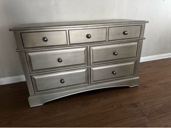 7 drawer color dresser