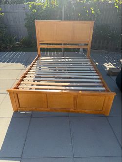Low Profile Platform Queen Bed with Matching Footboard