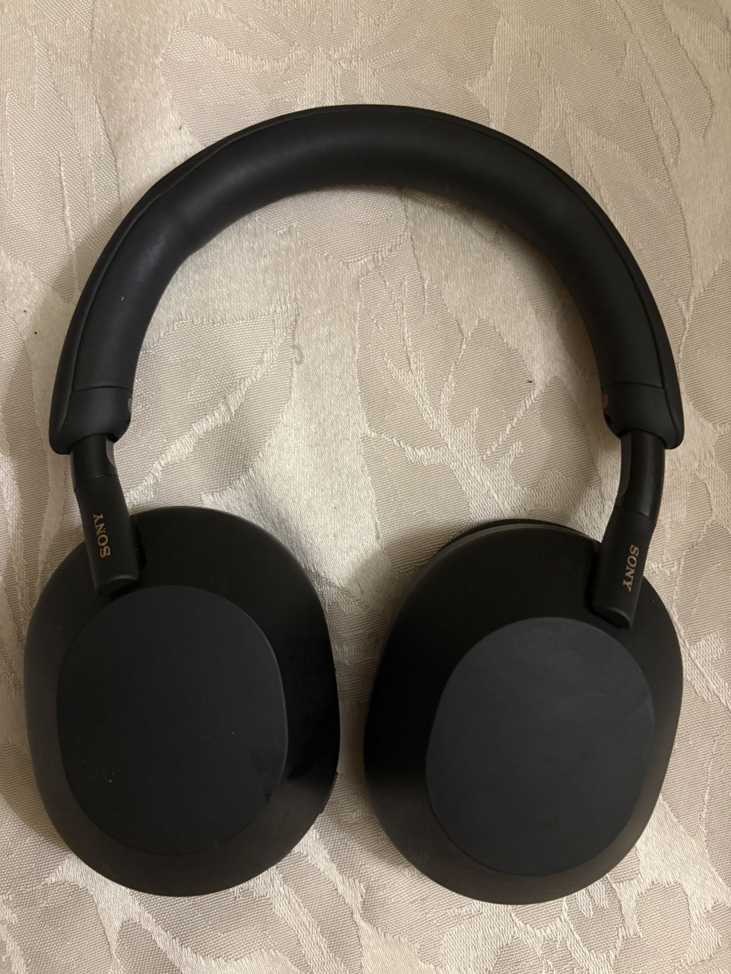 Sony noise cancelling headphones