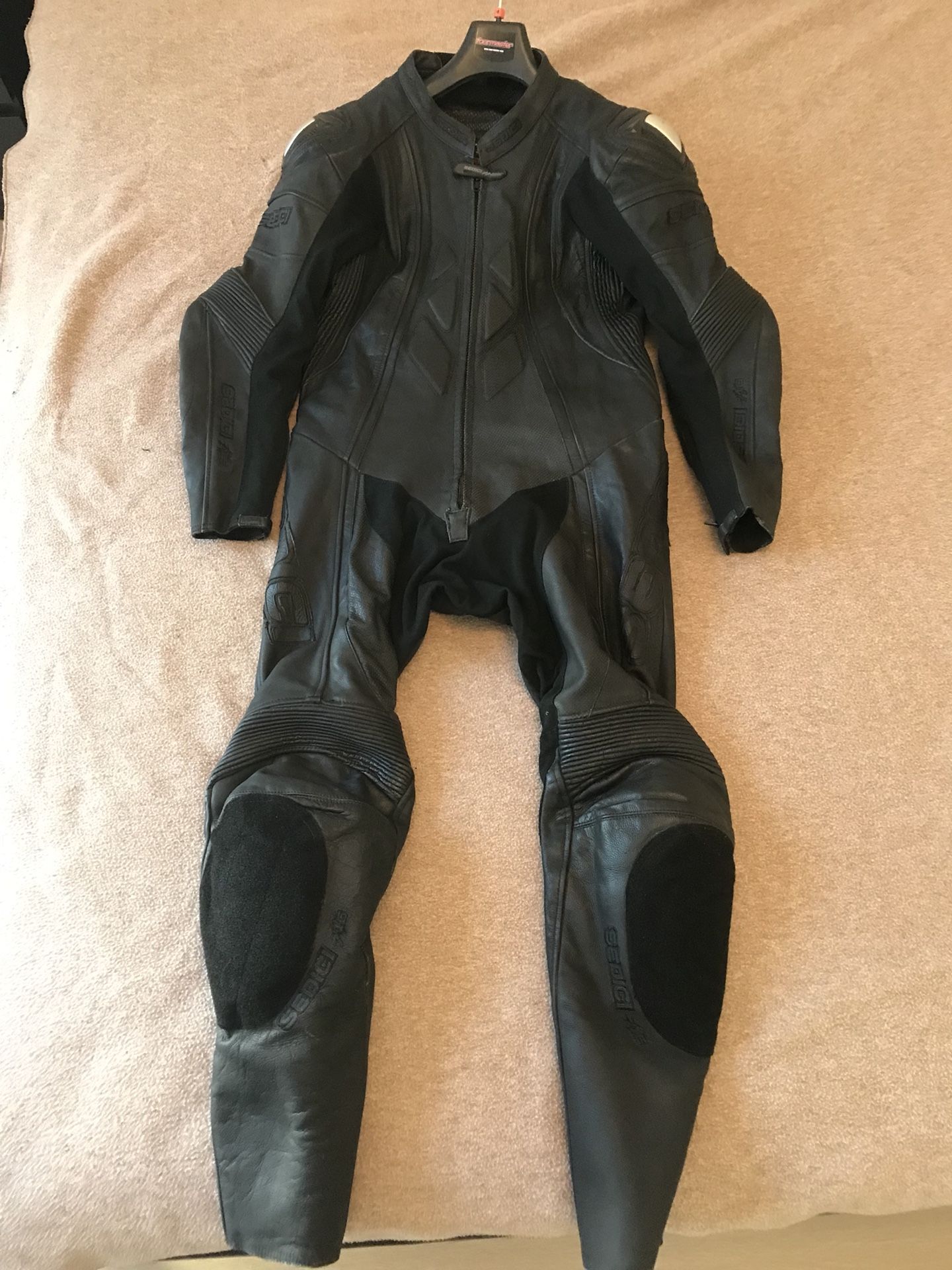 Sedici Monza Perforated Leather Racing Motorcycle Suit Size US 40 in MINT Condition