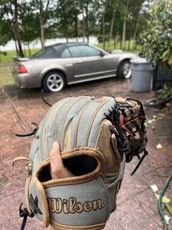 A2000 outfield glove 12.5”