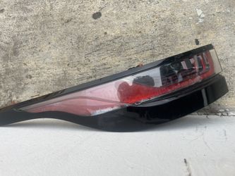20-23 LR Range Rover Left Taillight Use