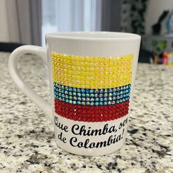 Coffee cups with the Colombian flag. 