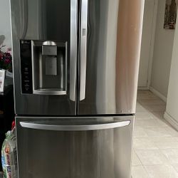 LG Refrigerator (still works)