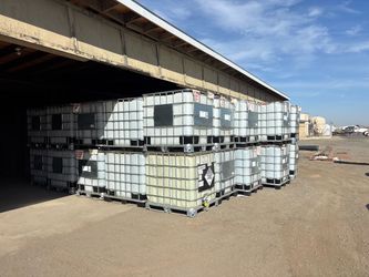 Containers 275 gallons