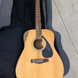 YAMAHA F310 ACOUSTIC GUITAR 