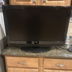 Widescreen HDTV  with remote Control By Westinghouse