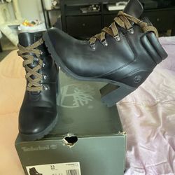 Like New Timberland Women’s Allington 5IN Hiker  Black Boot size 7.5