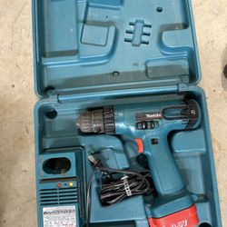Makita 9.6V Cordless Drill Driver with Case & Charger