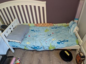 IKEA kritter junior bedframe with mattress side rail