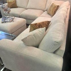 BEIGE BRAND NEW SECTIONAL LIVING ROOM SET 
