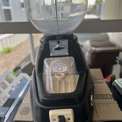 Shootin ‘ hoops gumball machine