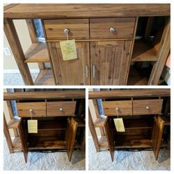 UP FOR SALE IS A BEAUTIFUL SOLID WOOD FURNITURE SET INCLUDES BEAUTIFUL SIDE TABLE/ BREAKFAST NOOK/ TV STAND 
