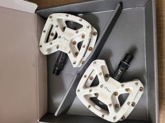 Specialized Platform Pedals White