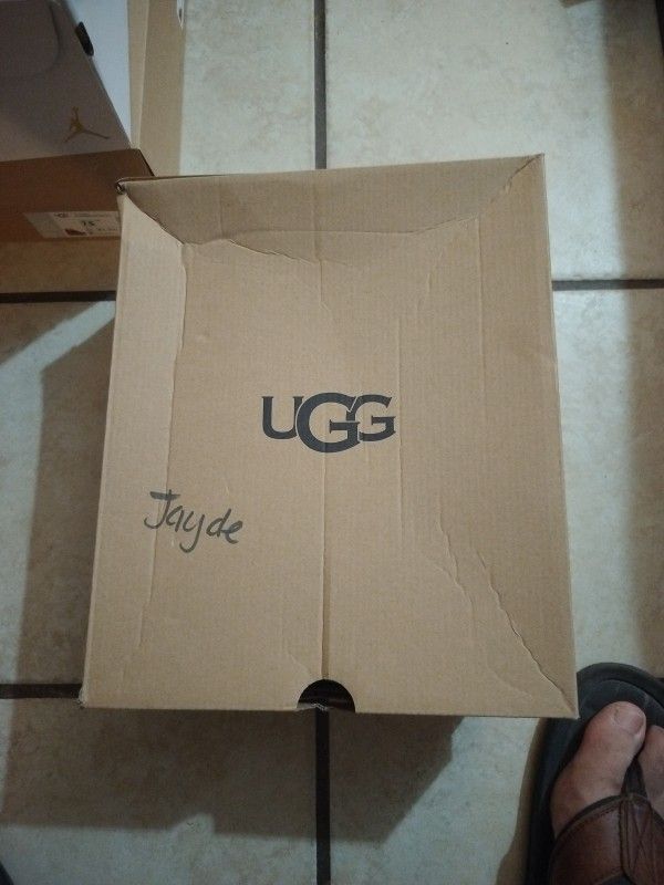 UGG