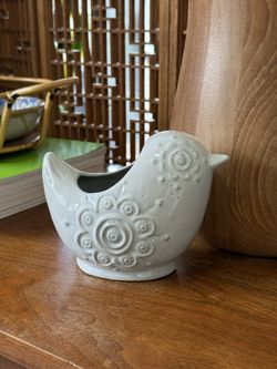 Vintage 80s bird-shaped planter