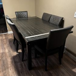 Dining Room Table And Chairs 