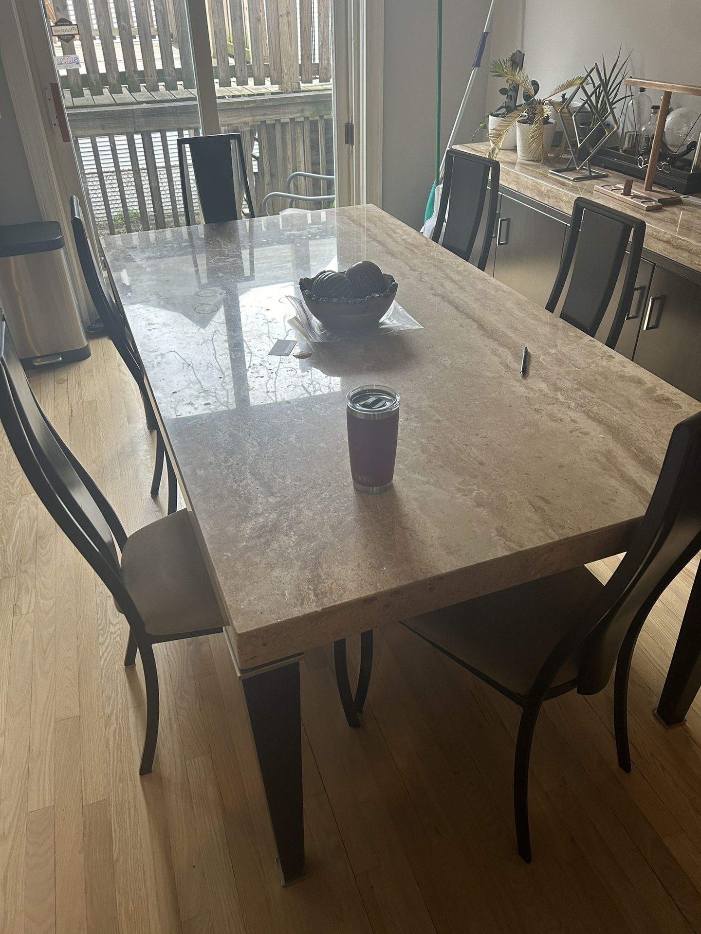 Kitchen / Dining Table 