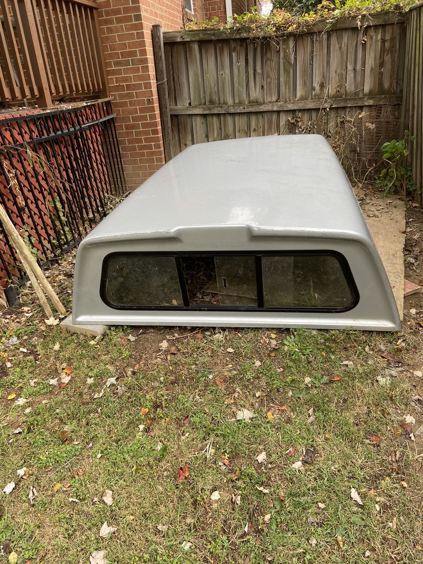 8 pies camper shell ford 2008