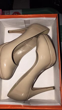 MOVING OUT SALE!!! Nice heels