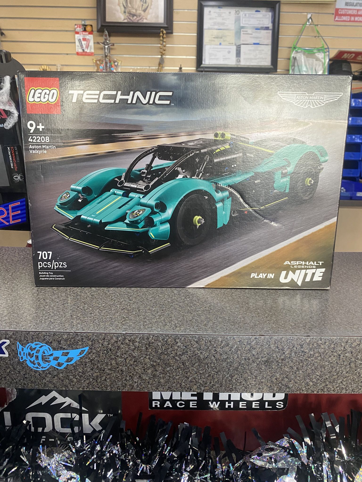 Brand New Aston Martin Lego Set