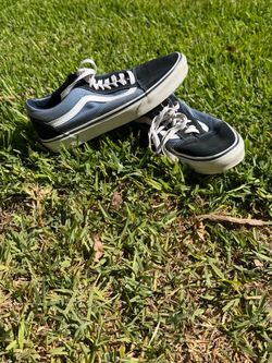 Men’s size 9 Vans Old Skool Low-Top Shoes